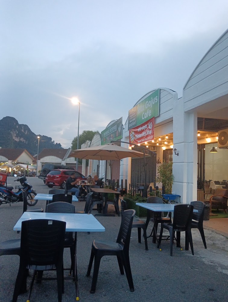 Ritz Gajus Cafe